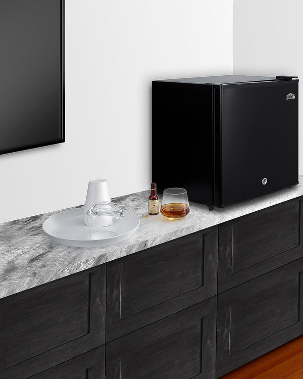 Summit Appliance 1.6-cu ft ( Black )