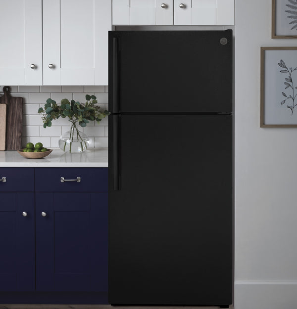 GE 17.5-cu ft Top-Freezer Refrigerator ( Black ) ENERGY STAR Certified