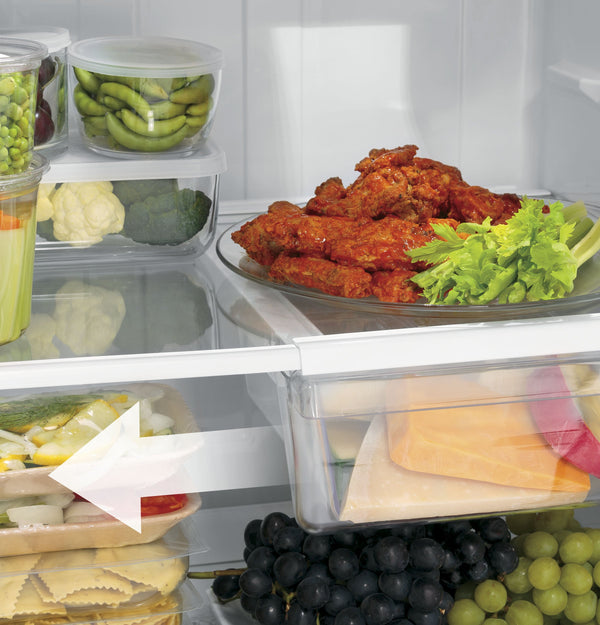 GE 17.5-cu ft Top-Freezer Refrigerator with Ice Maker ( White ) ENERGY STAR Certified