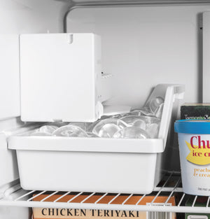 GE 17.5-cu ft Top-Freezer Refrigerator with Ice Maker ( White ) ENERGY STAR Certified