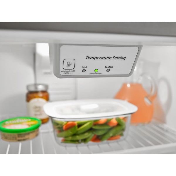 Amana 18.2-cu ft Top-Freezer Refrigerator & Electric Range Suit in Black